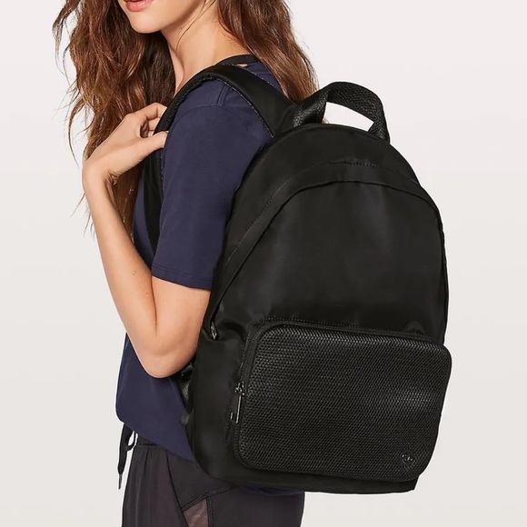 lululemon athletica Handbags - Lululemon Everywhere Backpack in 17L in Black